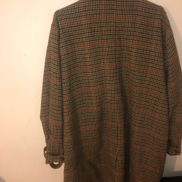 This a Fashion Over trench coat - Picture 2 of 2